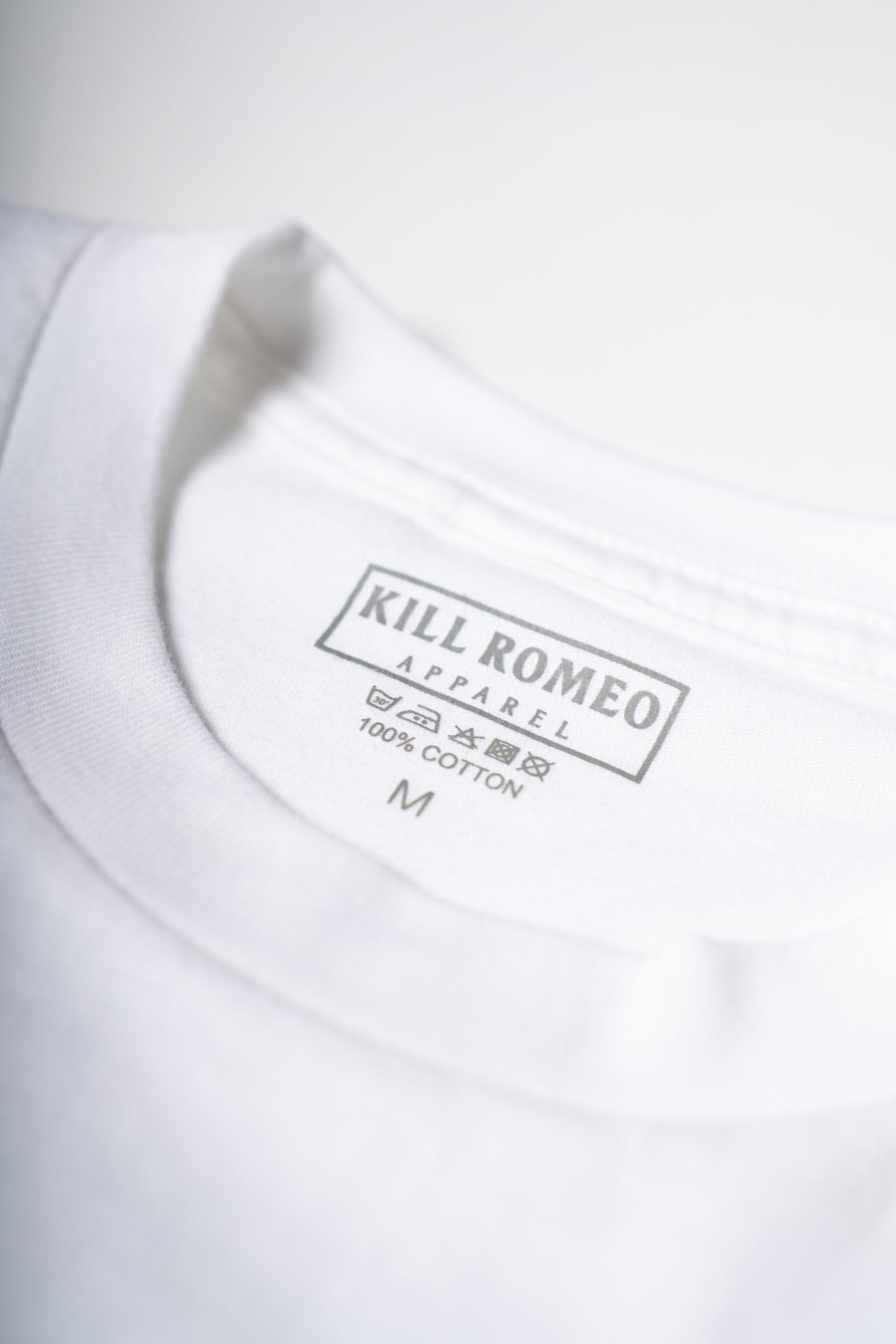 White T-Shirt "Romeo is Dead"